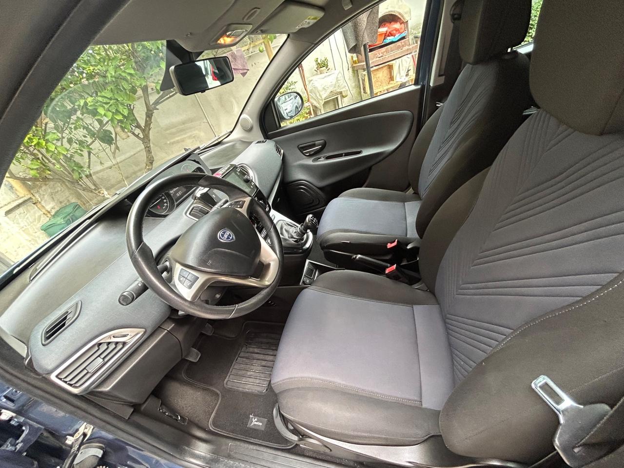 Lancia Ypsilon 1.0 FireFly 5 porte S&S Hybrid Ecochic Gold