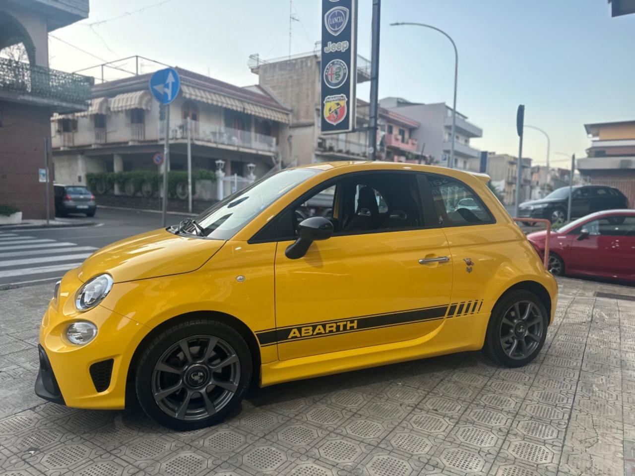 Abarth 595 tua a 239 Euro al mese senza anticipo