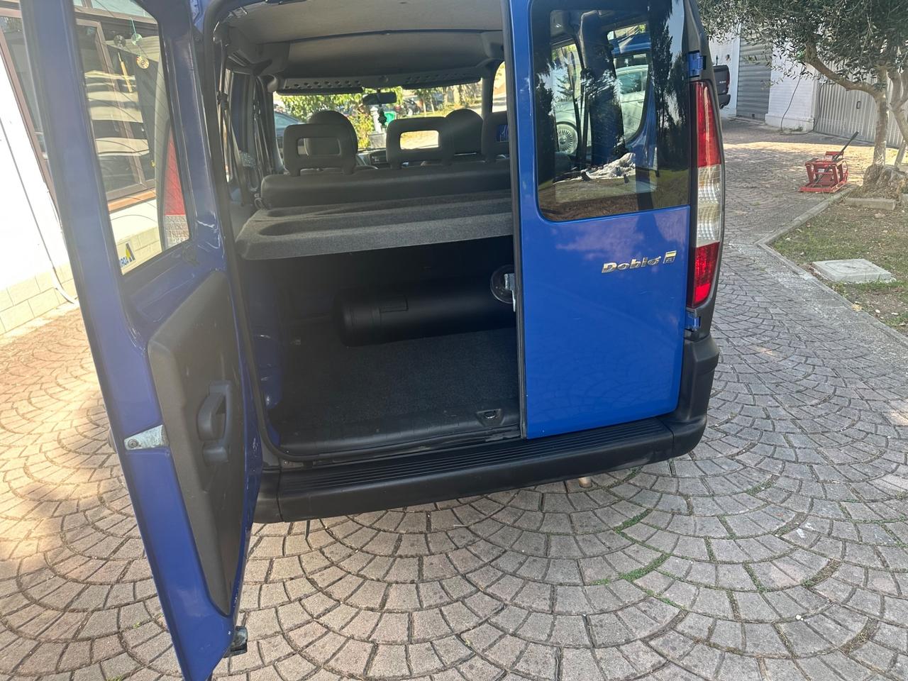Fiat Doblo 1.2i cat ELX 5 POSTI GPL. IDONEA PER NEOPATENTATI UNICO PROPRIETARIO PERMUTABILE