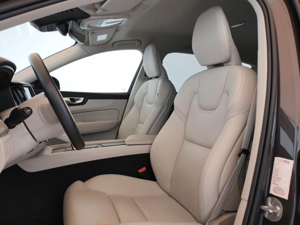 VOLVO XC60 2.0 b4 Plus Dark awd auto
