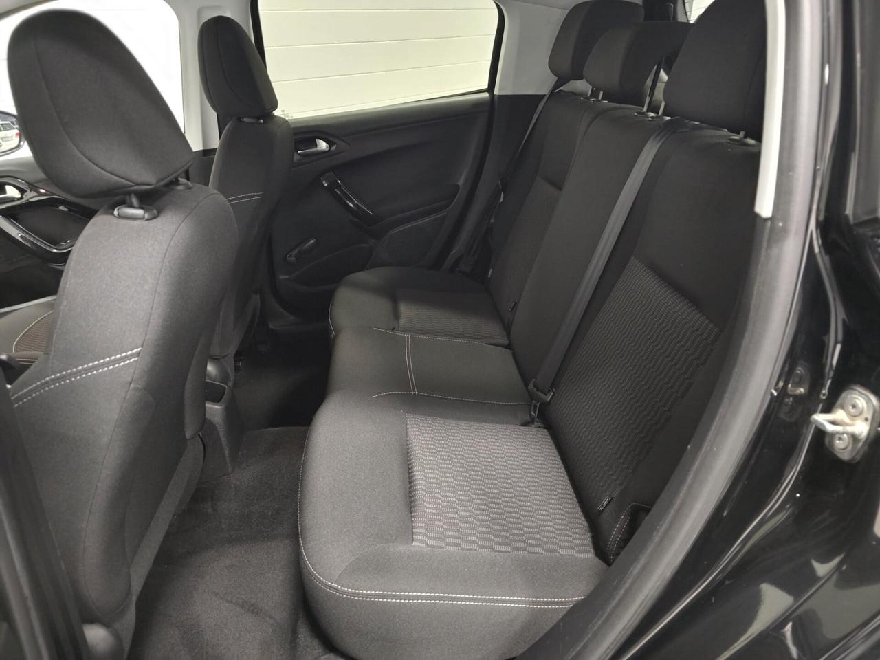 Peugeot 208 PureTech 82 5 porte Allure OK NEOPATENTATI