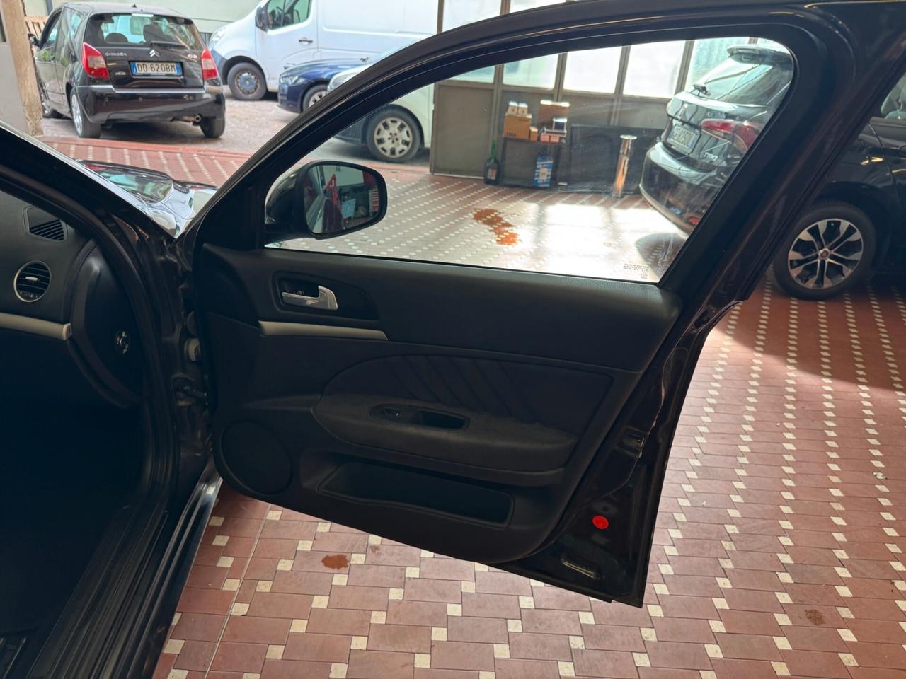 Alfa Romeo 159 1.9 JTDm Sportwagon Distinctive