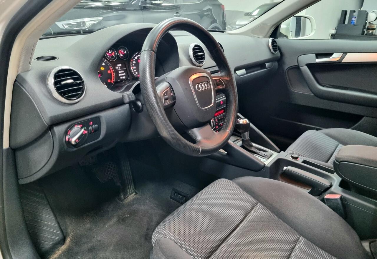AUDI A3 1.6 TDI 105 CV S tronic AMBITION