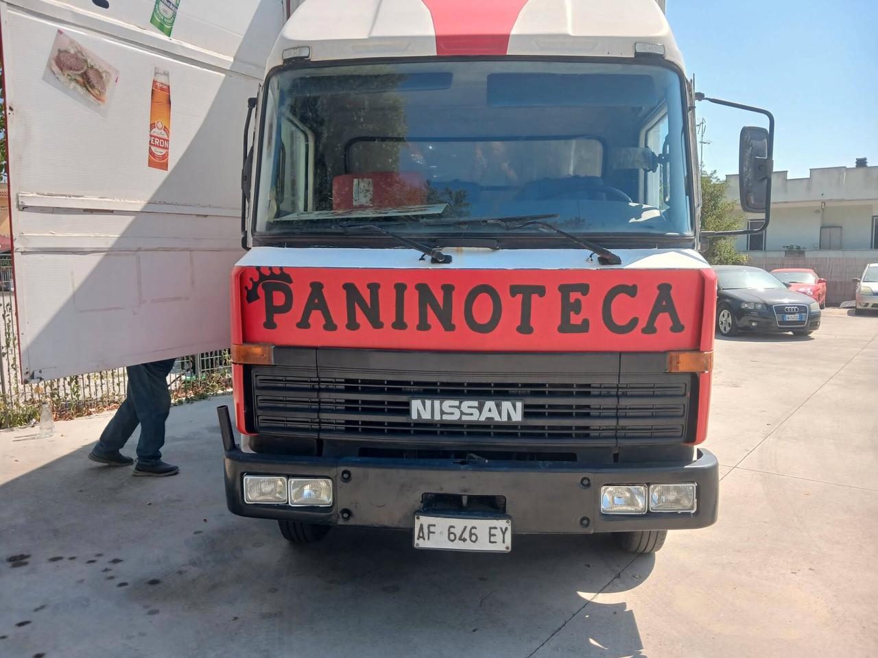 Nissan L-35 L-35.095 4.0 diesel PC-RG Cabinato km 166000 ALLESTITO X RISTORAZIONE