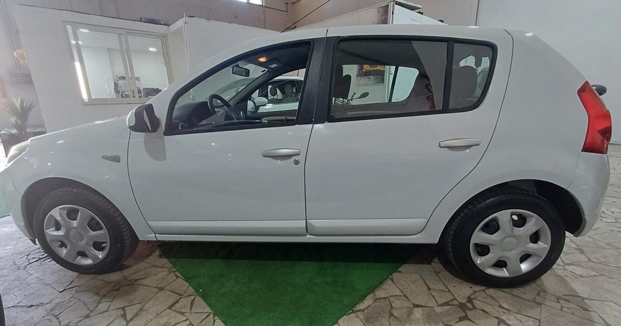 Dacia Sandero GPL DI SERIE Laureate - 2010