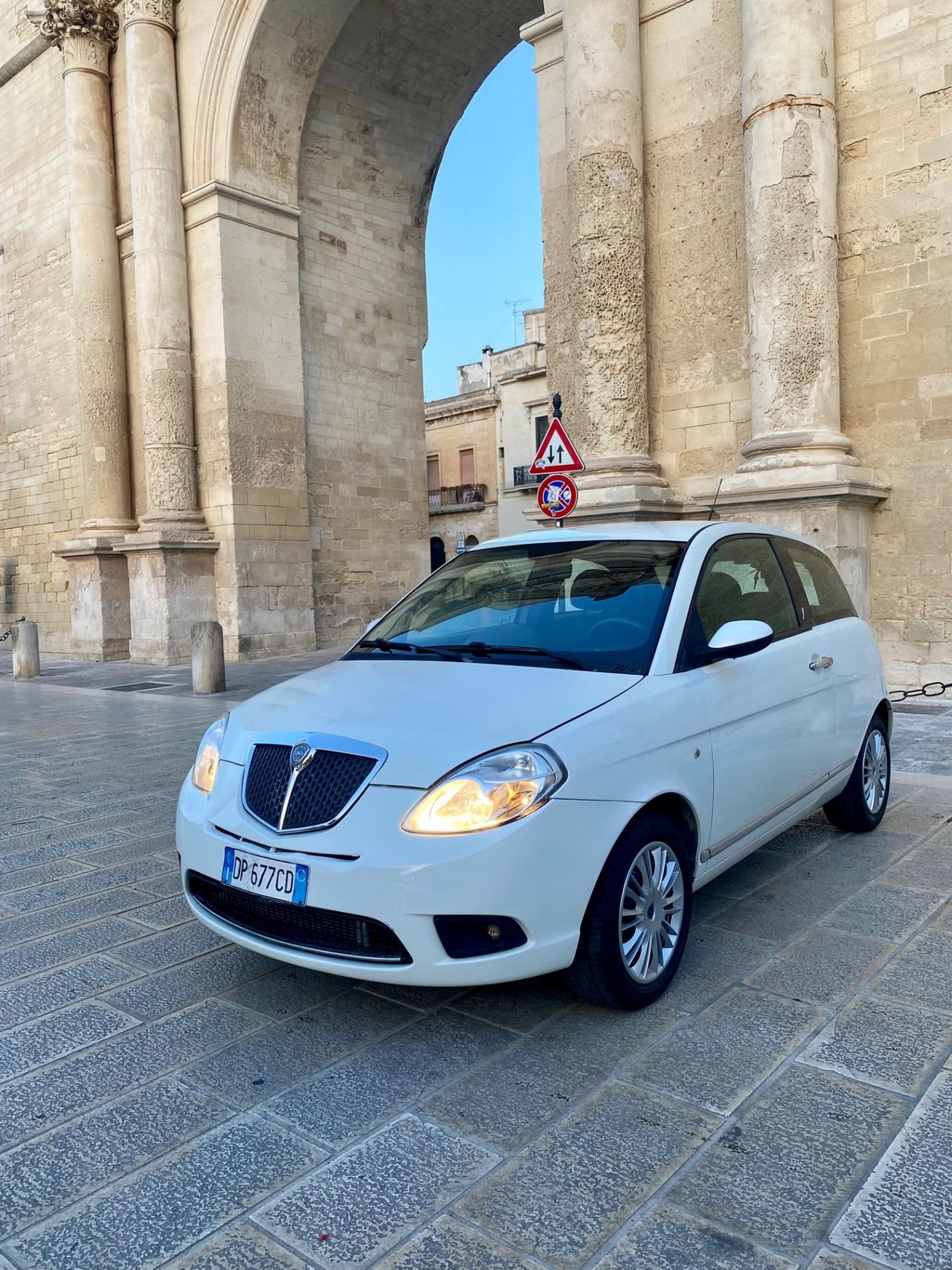 Lancia Ypsilon 1.3 MJT 90 CV Platino