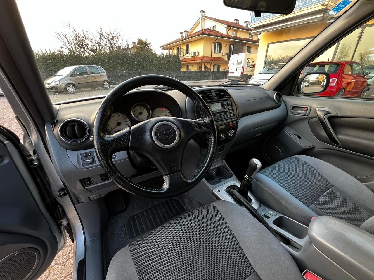 TOYOTA RAV 4 2.0 D-4D 5/P 4X4 SI A NEOPATENTATI