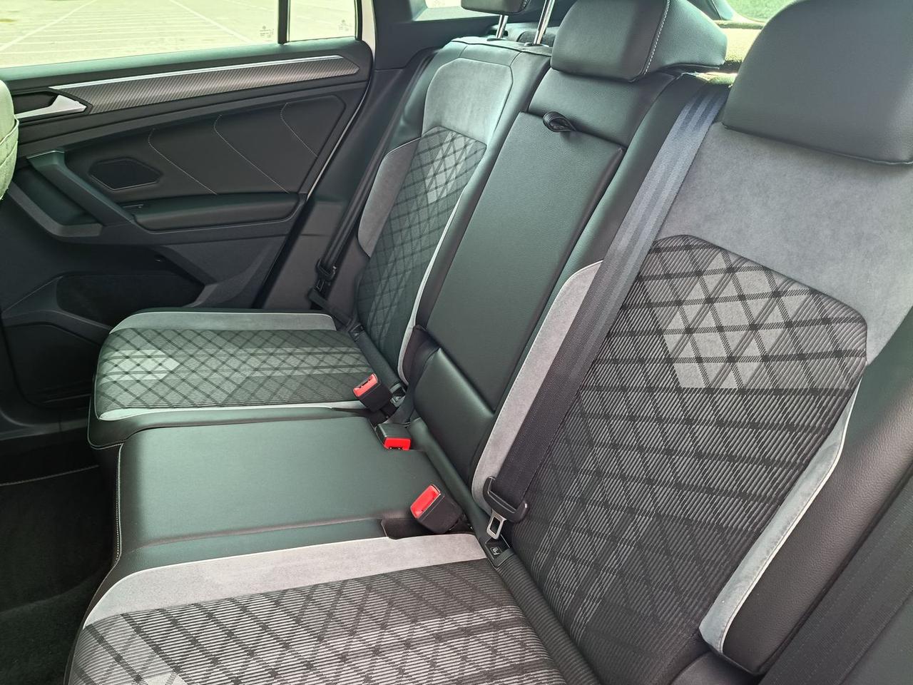 Volkswagen Tiguan R-LINE #50664