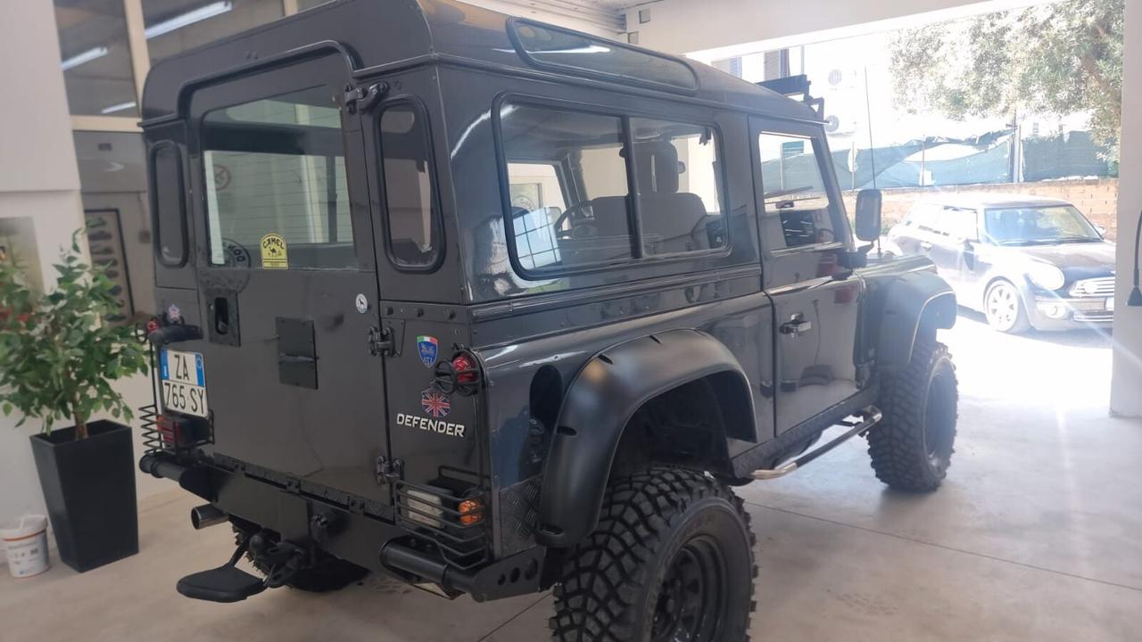 Land Rover Defender LAND ROVER