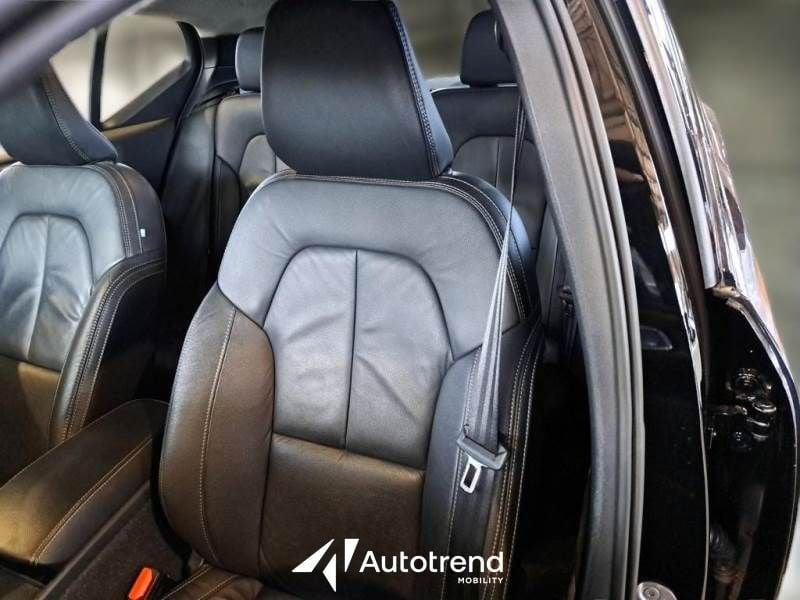 Volvo XC40 Recharge T4 129+82 CV Plug-in Hybrid Automatica Recharge Plus Dark