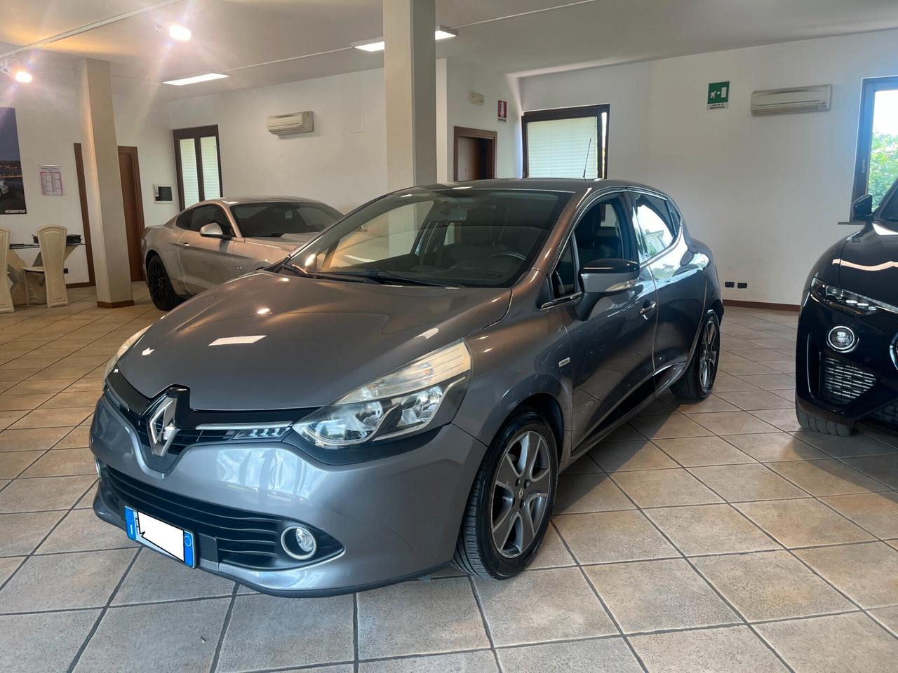 Renault Clio 1.2 75CV 5 porte costume national