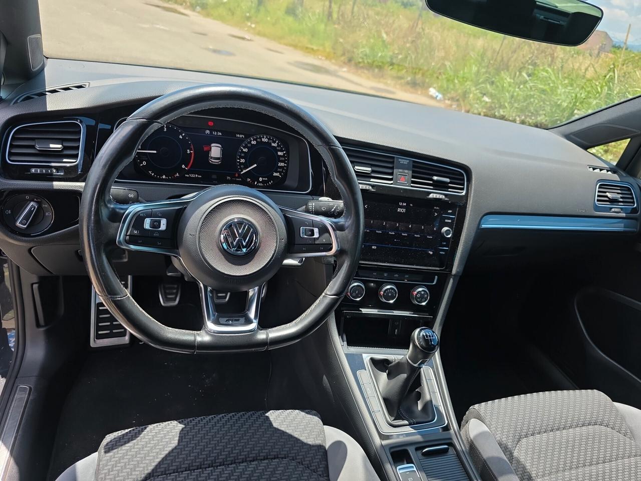 Volkswagen Golf 7.5 R-Line 1.6tdi VIRTUAL FARI LED