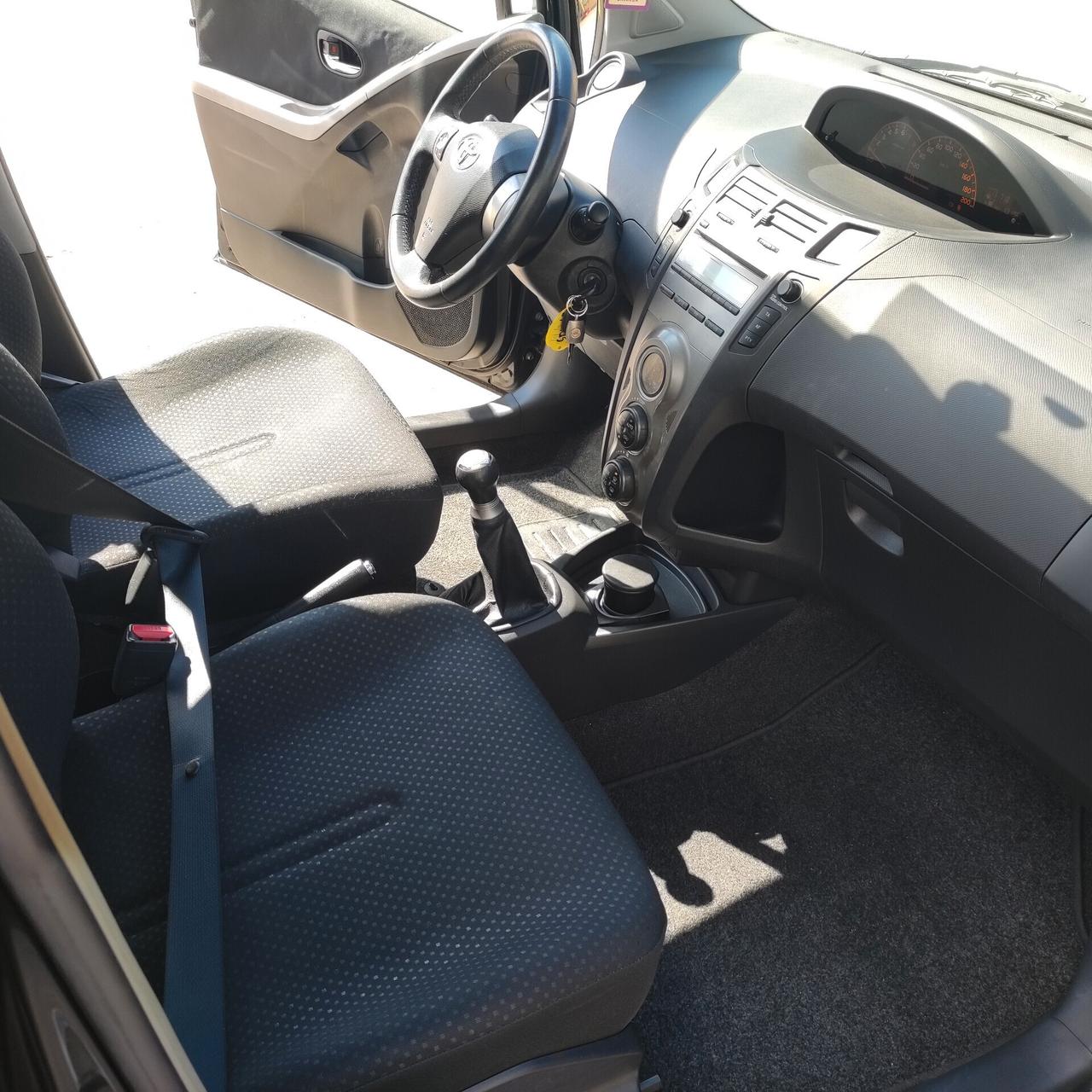 Toyota Yaris 1.0 5 porte Sol