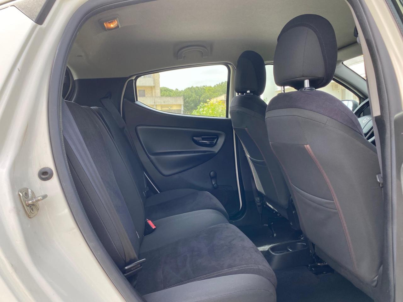 Lancia Ypsilon 1.2 69 CV Unyca