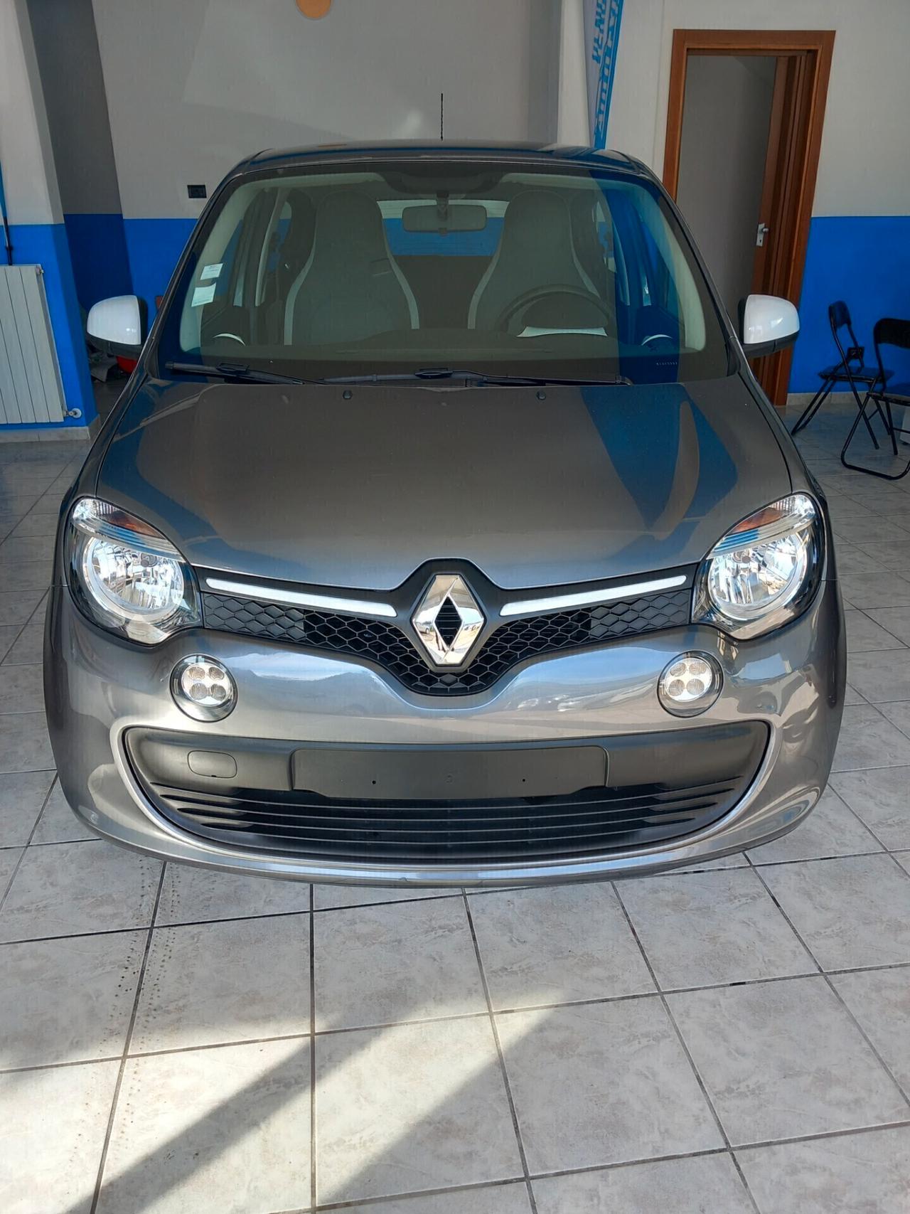 Renault Twingo anno 2017 automatica 1.0 benzina 23 mila km