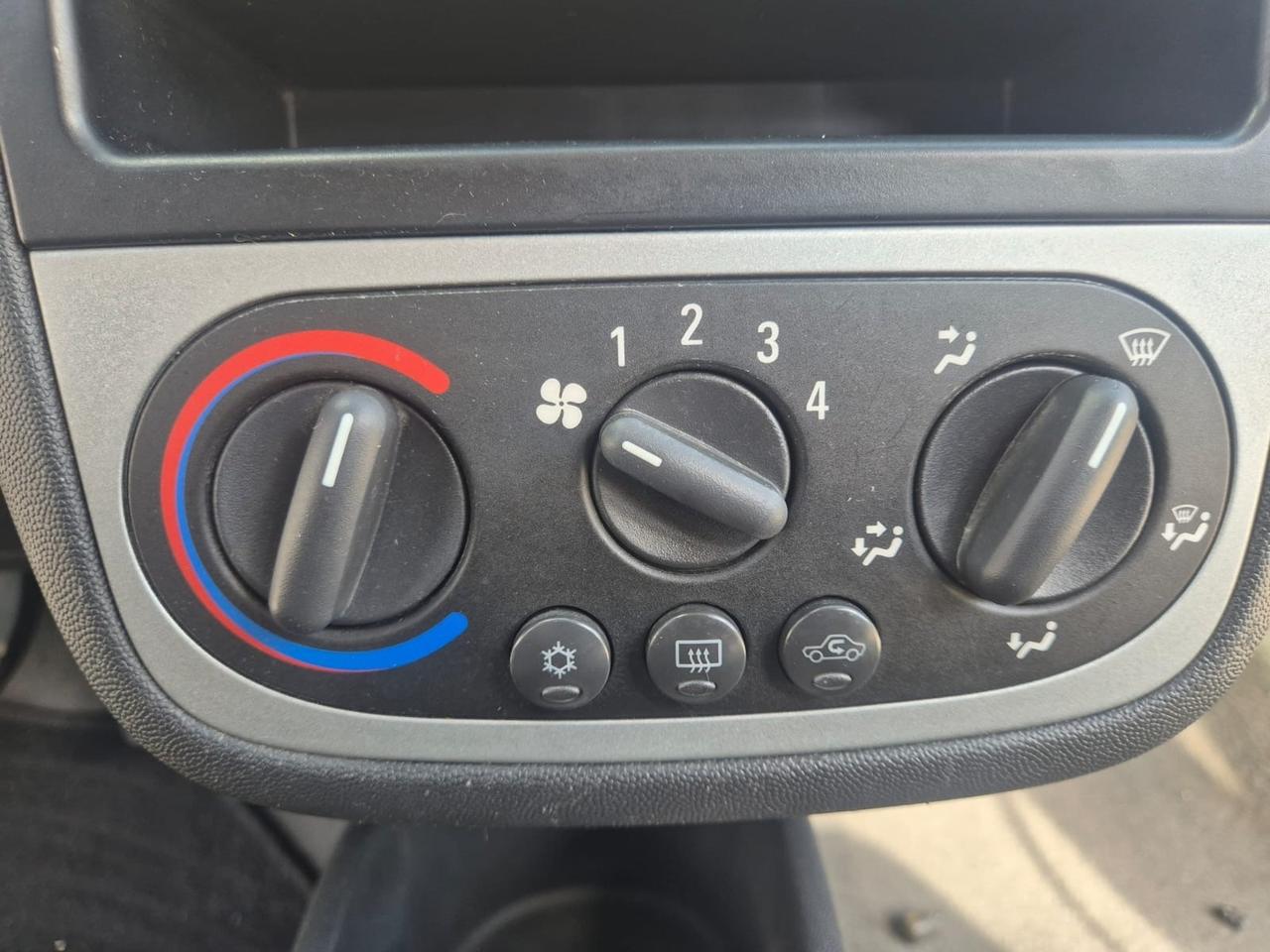 Opel Corsa 1.2 5 porte Cosmo