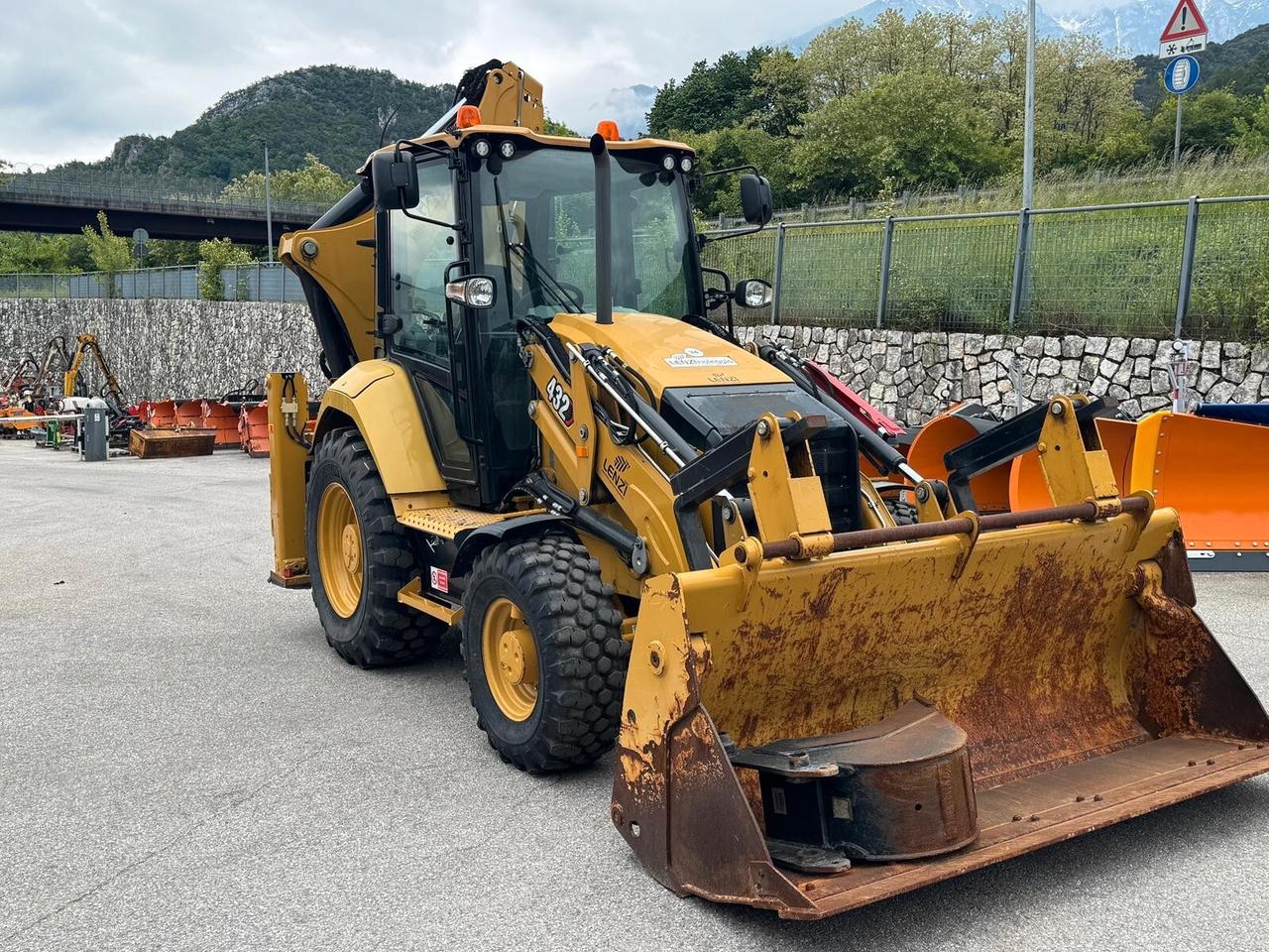 TERNA CATERPILLAR 432