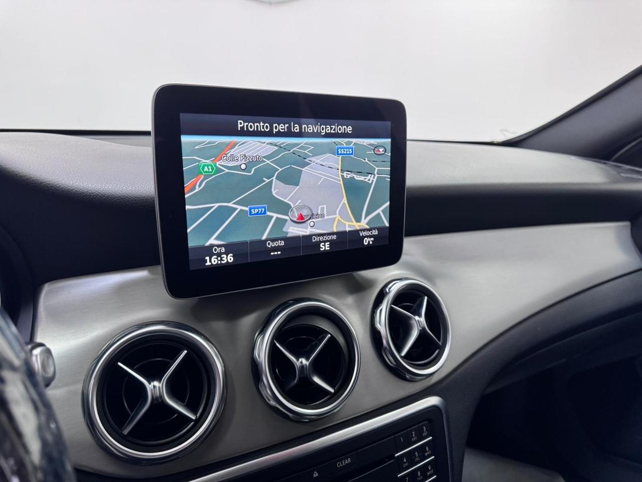 Mercedes-benz GLA 220 d Automatic -PREMIUM AMG-GARANTITA-2017