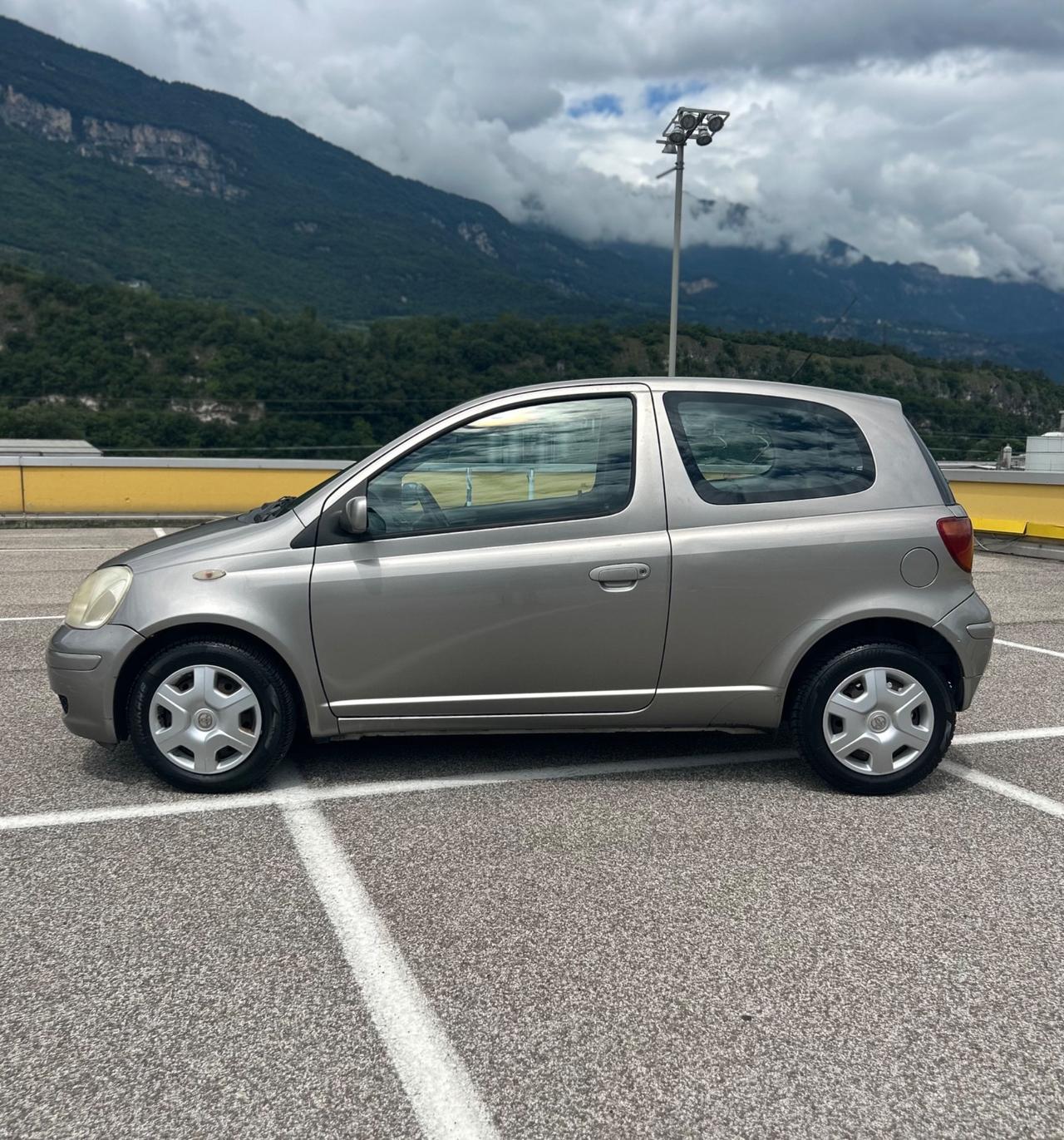 Toyota Yaris 1.3i 16V cat Sol Neopatentati
