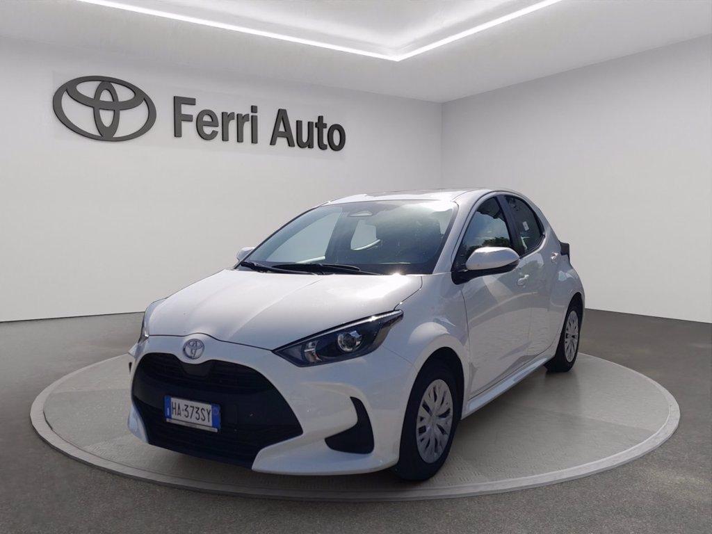 TOYOTA Yaris 1.5h active del 2025