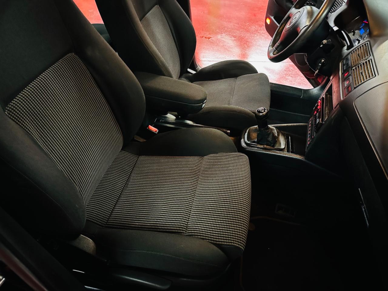 Volkswagen Golf 1.6 cat 5 porte Highline