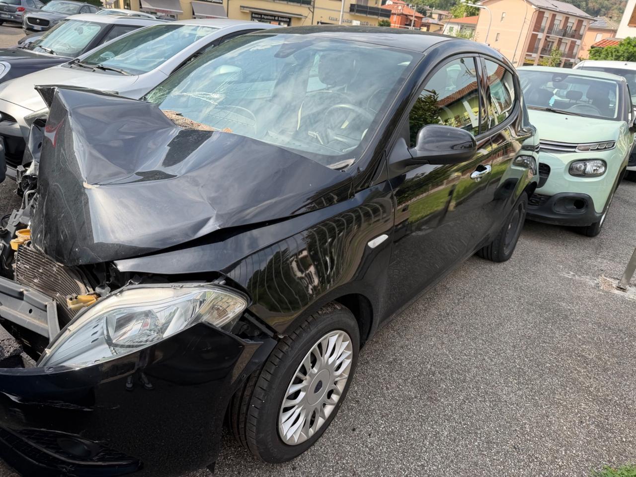 Lancia Ypsilon 1.2 69 CV 5 porte Unyca