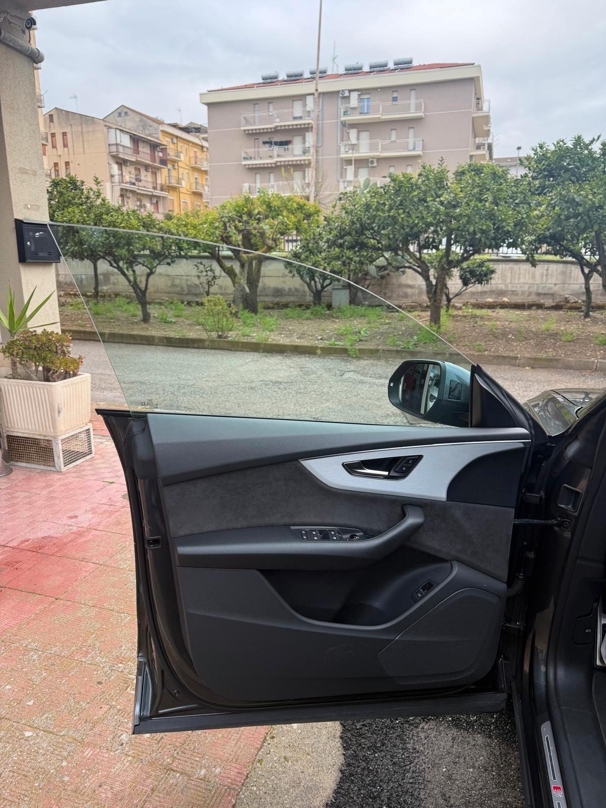 Audi Q8 50 TDI 286 CV quattro S-line