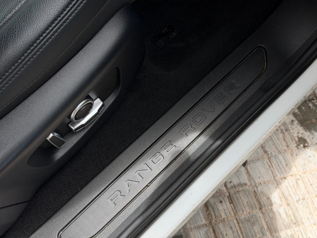 Land Rover Range Evoque 2.0D I4 MHEV 163CV AWD Auto R-Dynamic SE