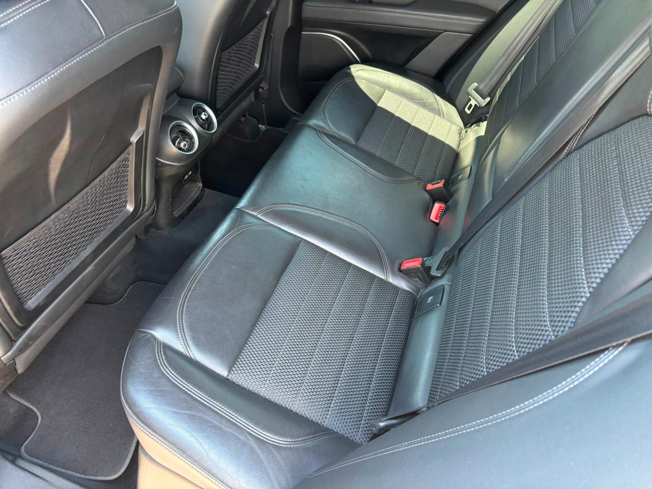 Alfa Romeo Stelvio 2.2 Turbodiesel 180 CV AT8 Q4 Business