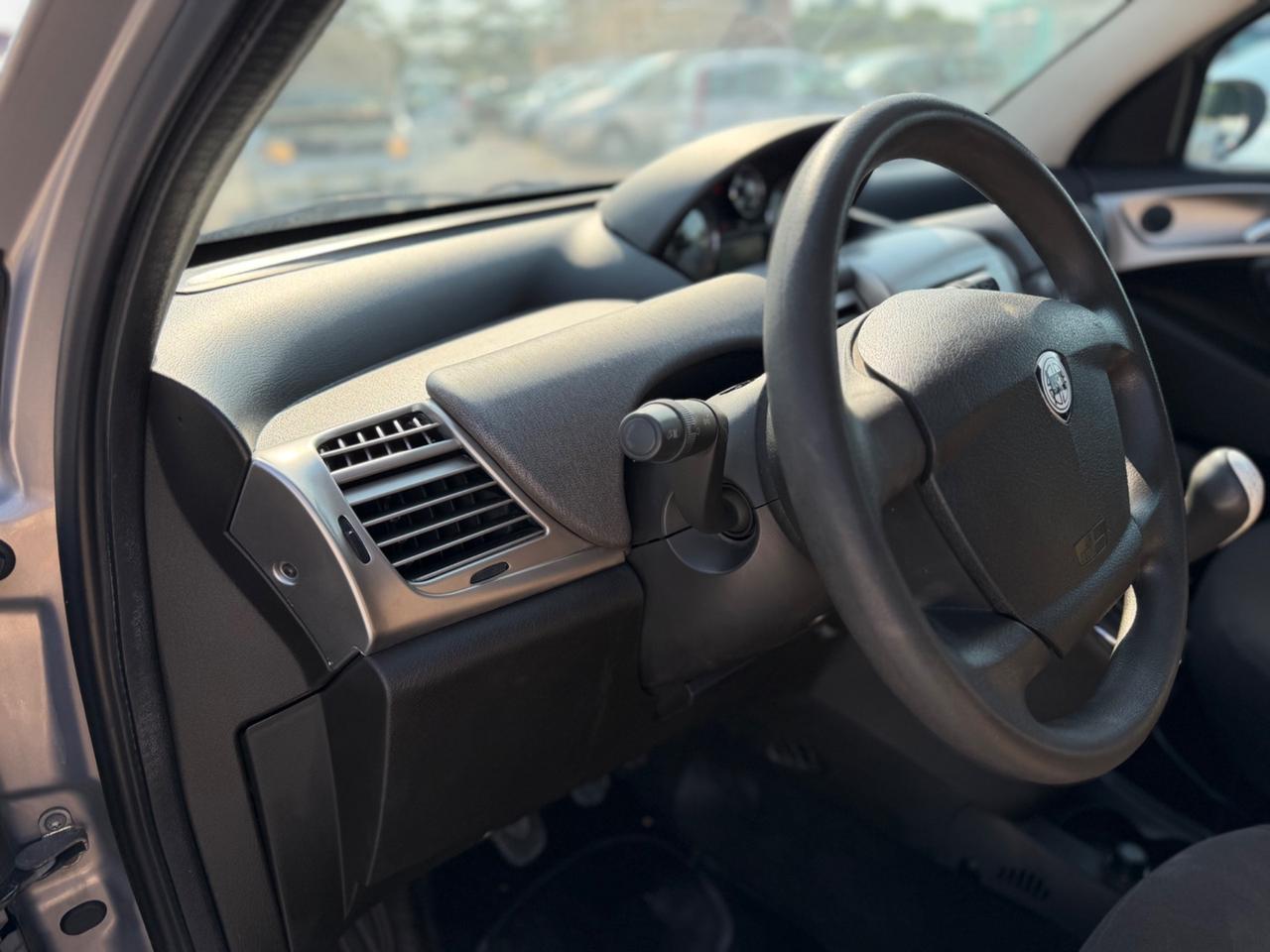Lancia Ypsilon 1.3 MJT 90 CV Oro Giallo