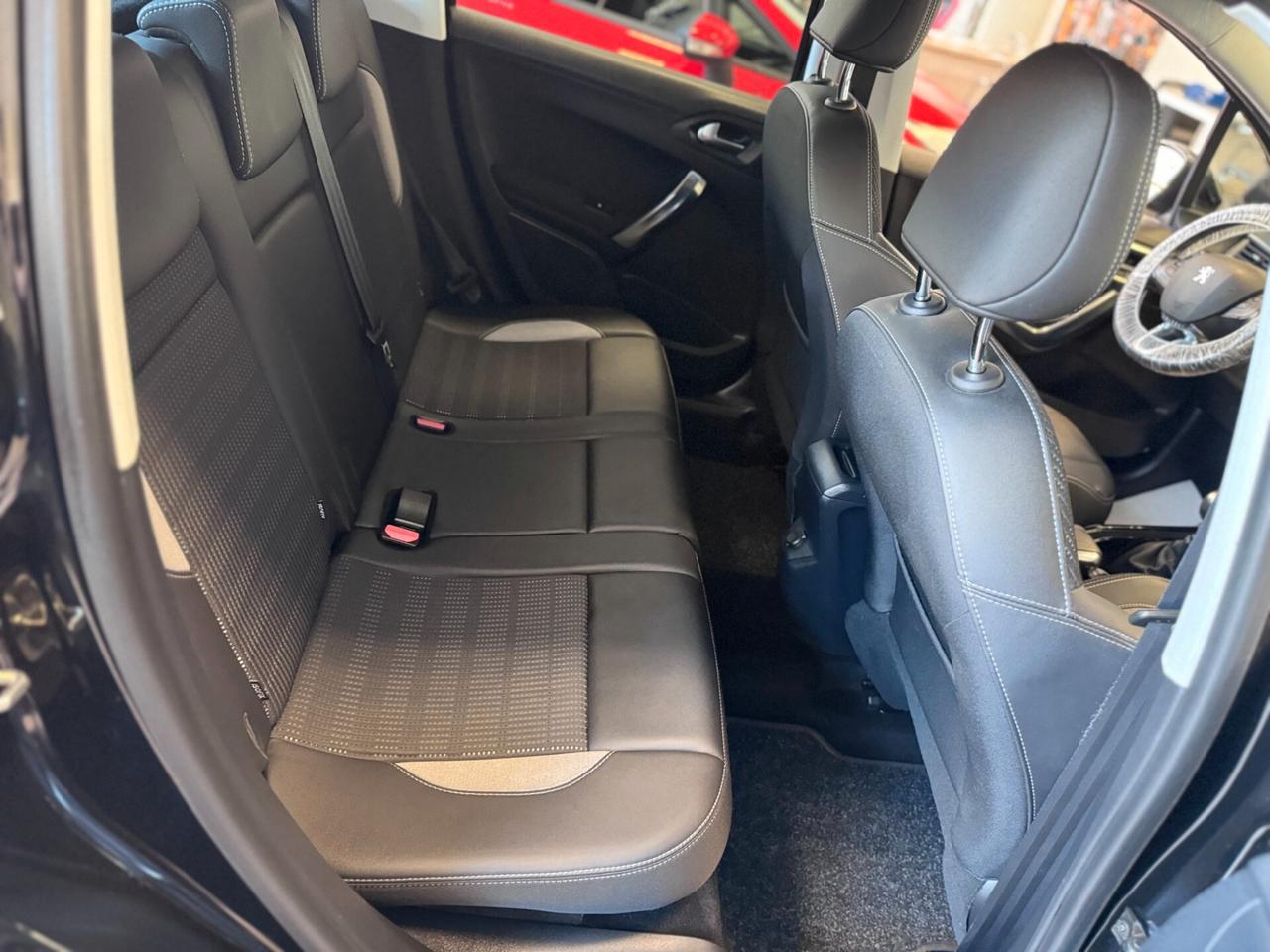 Peugeot 2008 BlueHDi 120 S&S Allure
