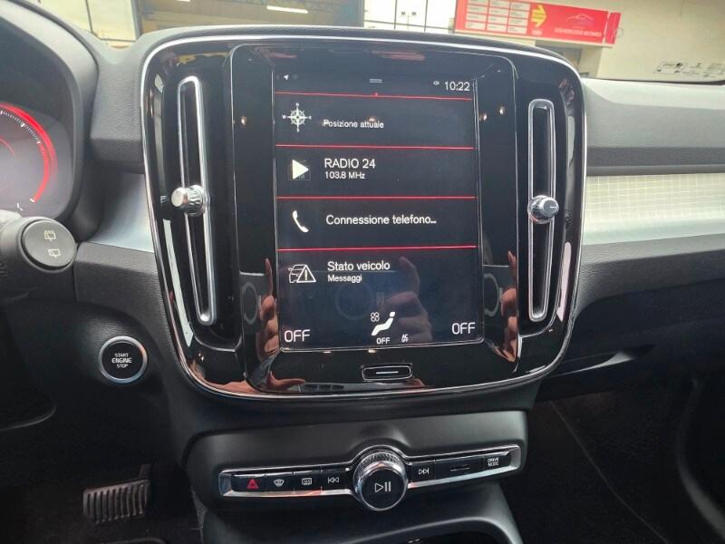 VOLVO XC40 (2017-->) XC40 D3 Geartronic Momentu...