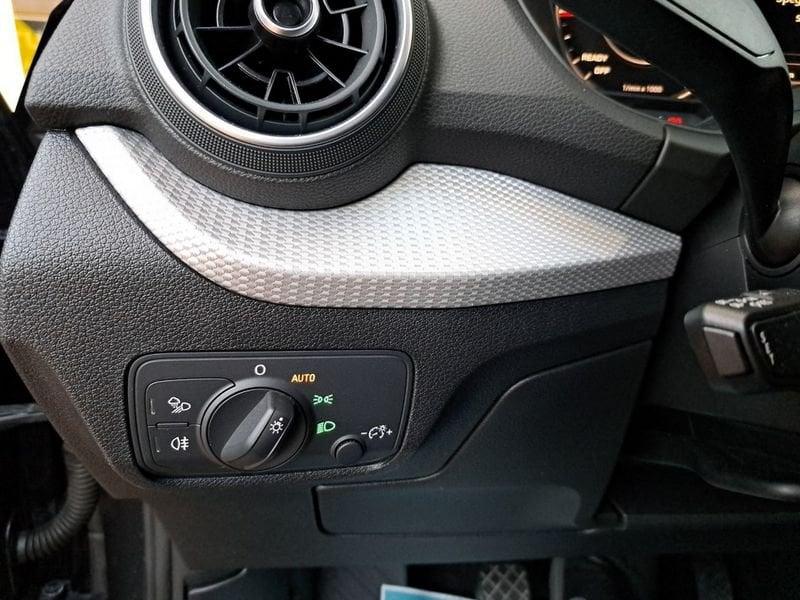 Audi Q2 Q2 35 TFSI Identity Black