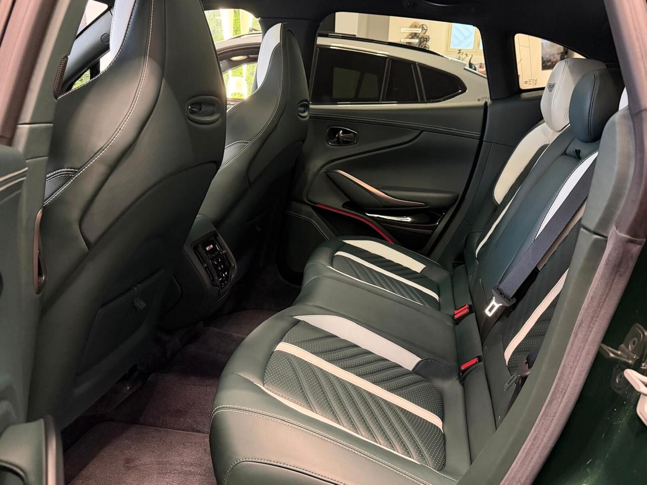 ASTON MARTIN DBX707 4.0 V8 707CV TETTO PELLE NAVI CAM360° ANNO 2024