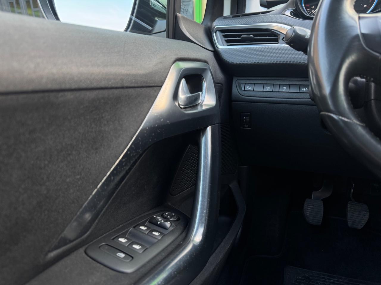 Peugeot 2008 1.6 e-HDi 92 CV Stop&Start Urban Cross