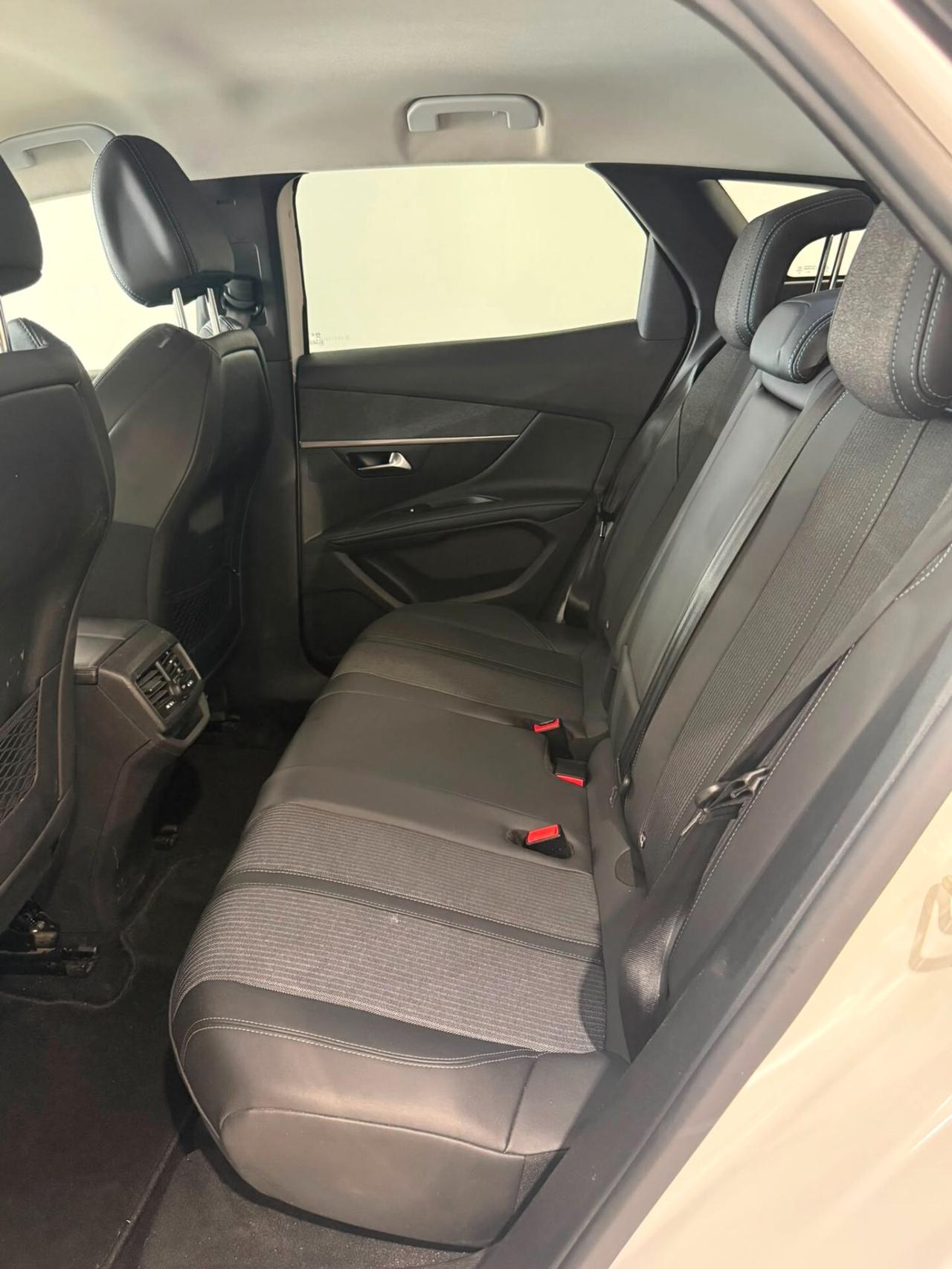 Peugeot 3008 1.5 diesel 130CV 2023 AUTOMATICA
