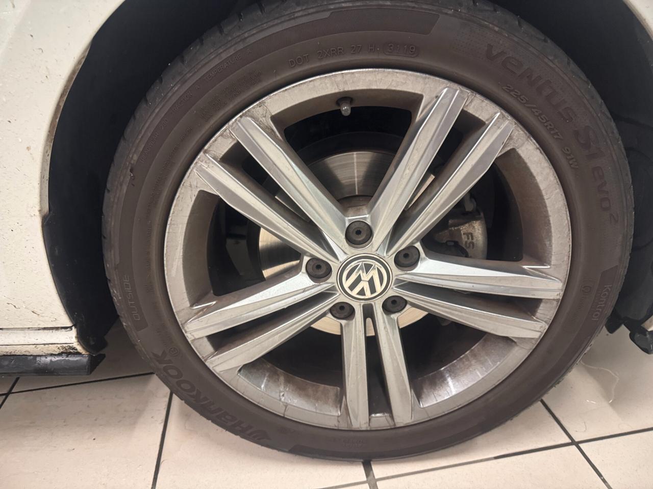 VOLKSWAGEN Golf 1.0 115 CV 5p. R-LINE **UNICO PROPRIETARIO**