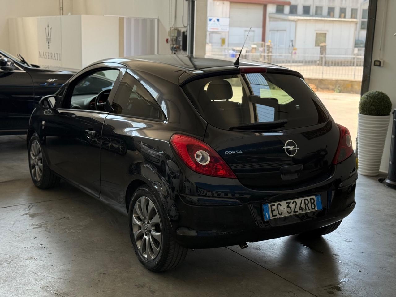 Opel Corsa 1.2 3 porte OK NEOPATENTATI
