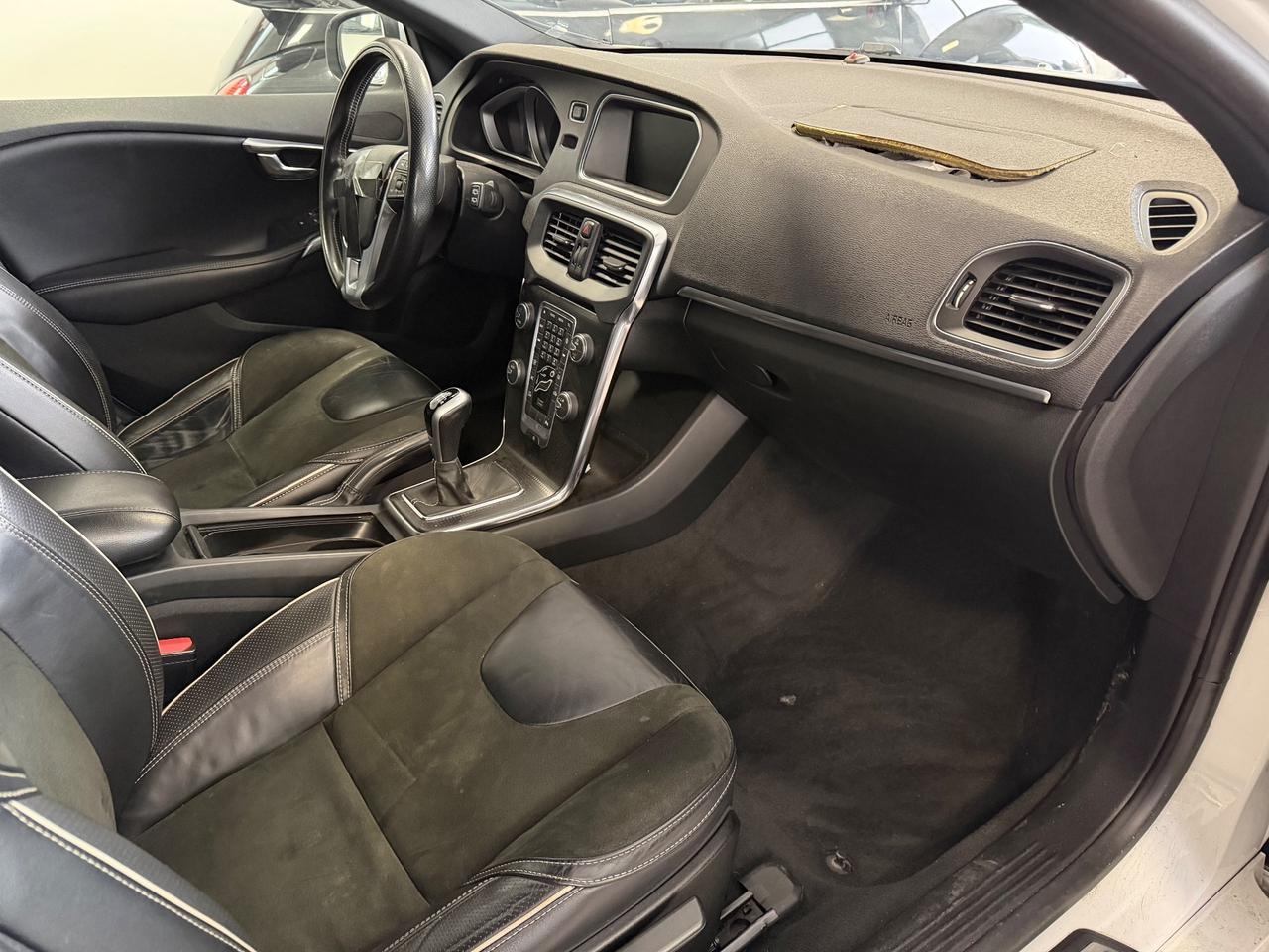 Volvo V40 D3 R-design Momentum