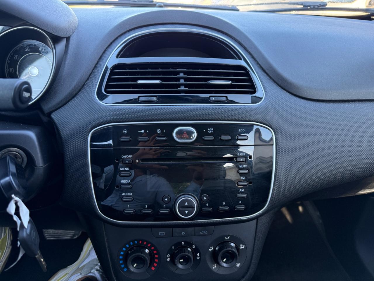Fiat Punto 1.4 SeS 8V Dualogic 5P Racing (57 kw)