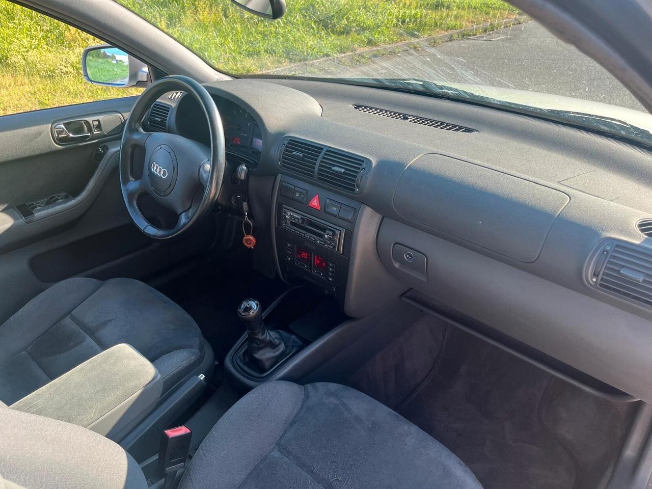 Audi A3 1.8 20V cat 5p. Ambiente