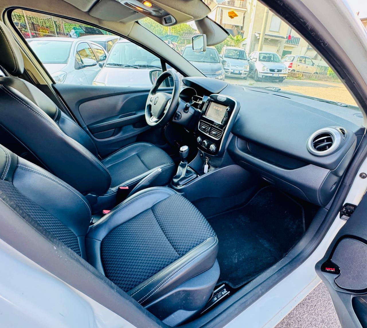 Renault Clio dCi 8V 75 CV 5 porte Moschino Intens N1 Autocarro