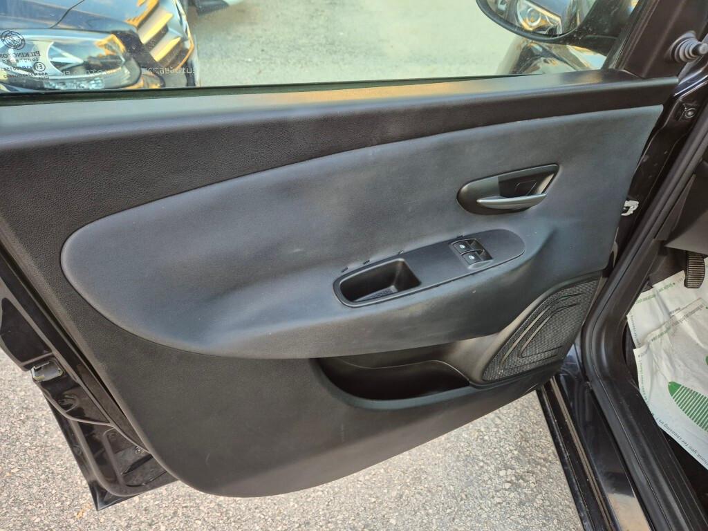Lancia Ypsilon 1.2 69 CV 5p UNICOPROPRI