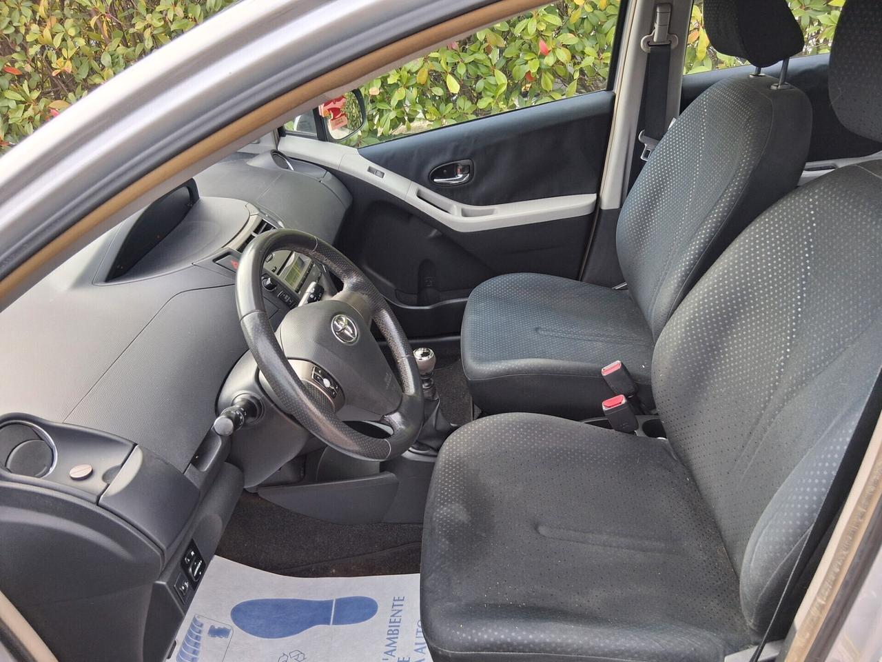 Toyota Yaris 1.0 5 porte Sol