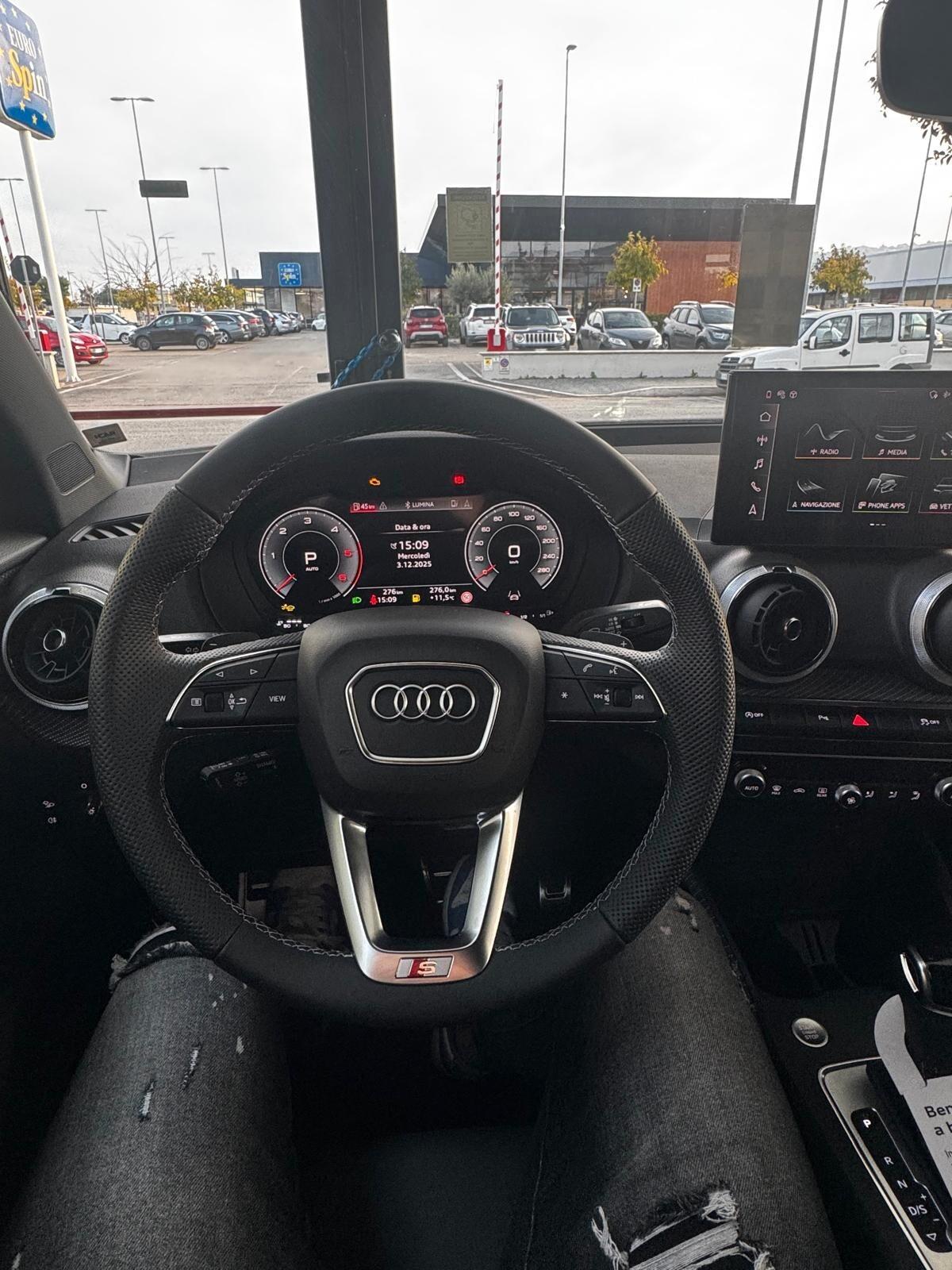 Audi Q2 35 TDI S tronic Identity Black
