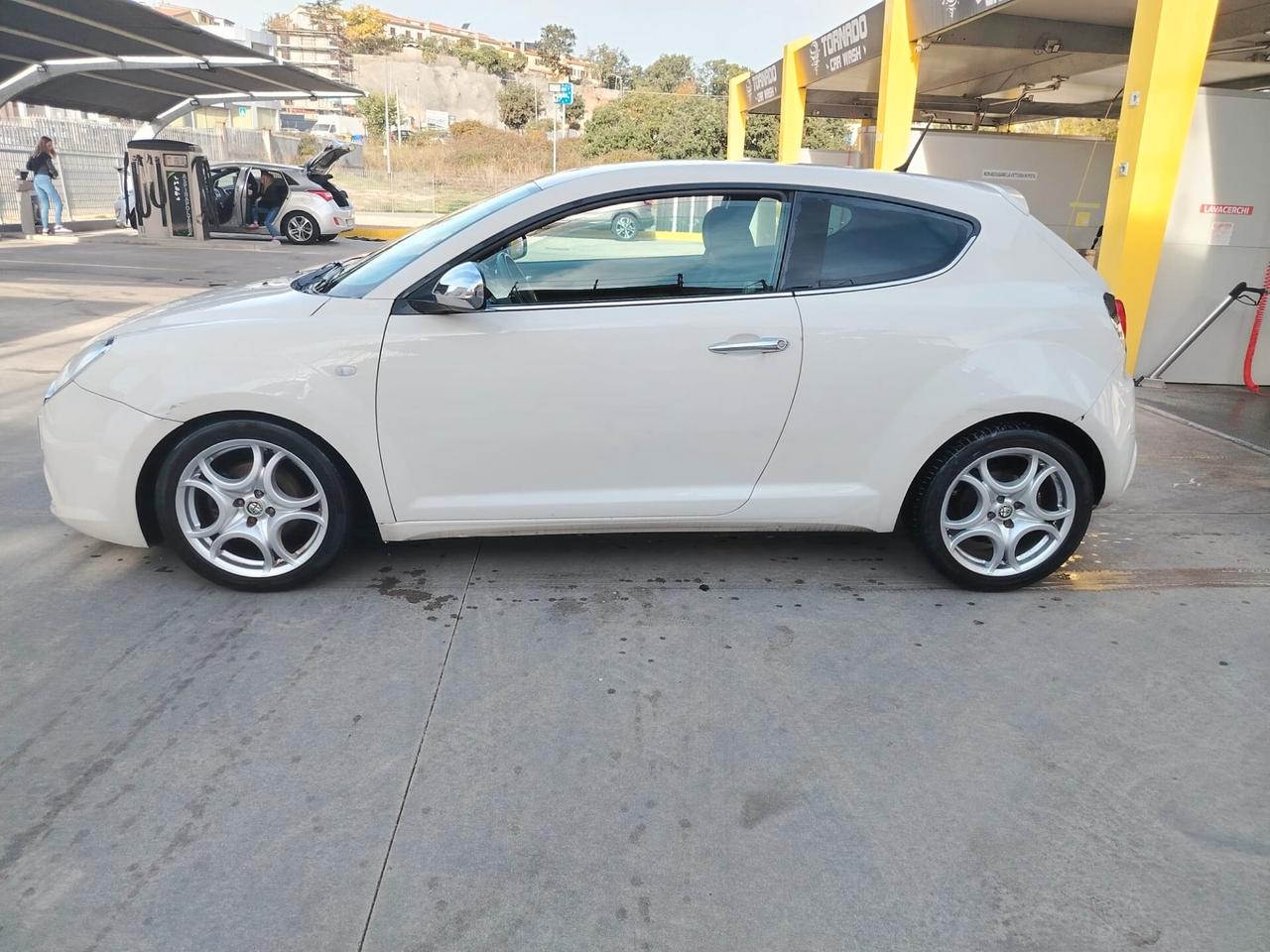 Alfa Romeo MiTo 1.6 JTDm 16V Distinctive 2010