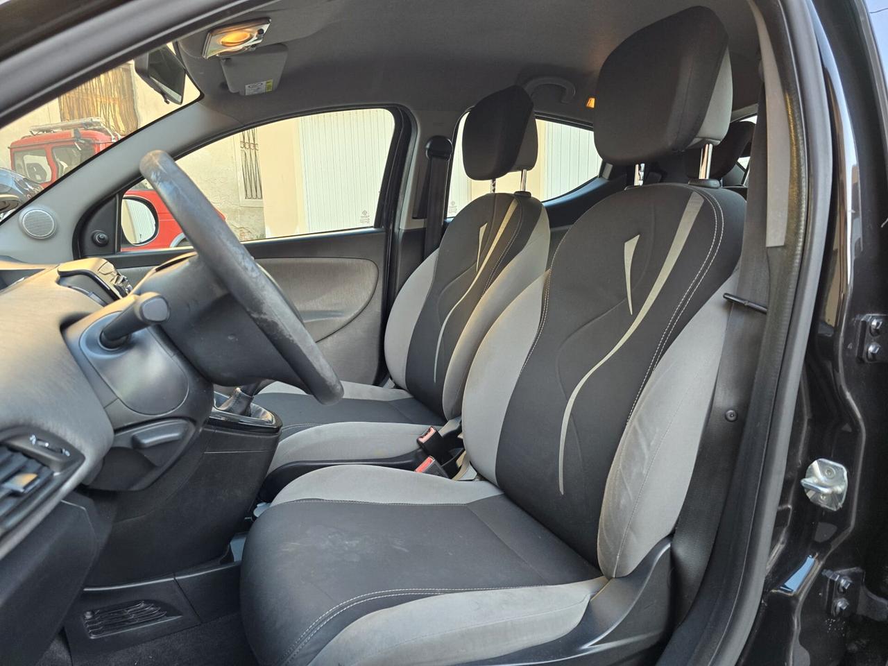 Lancia Ypsilon 1.2 69 CV 5 porte Platinum perfetta possibilita 12 mesi garanzia