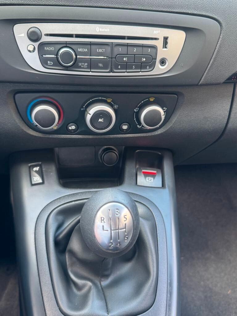 Renault Scenic DIESEL 2012 70.000km NEOPATENTATI