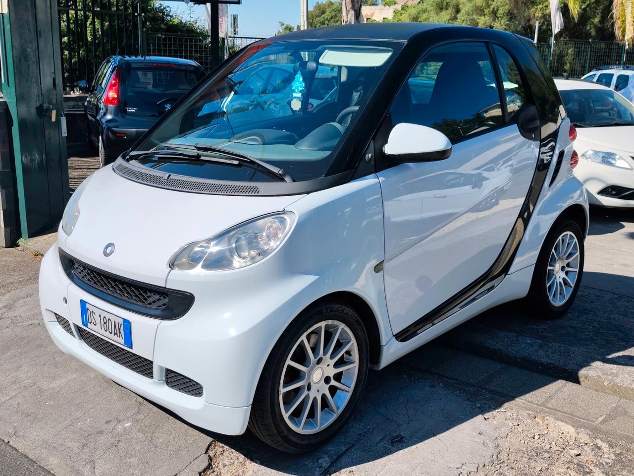 Smart ForTwo 1000 52 kW MHD coupé pure