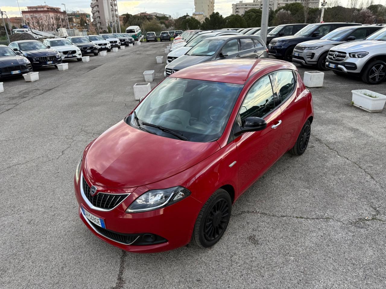 Lancia Ypsilon 1.0 FireFly 5 porte S&S Hybrid Ecochic Silver
